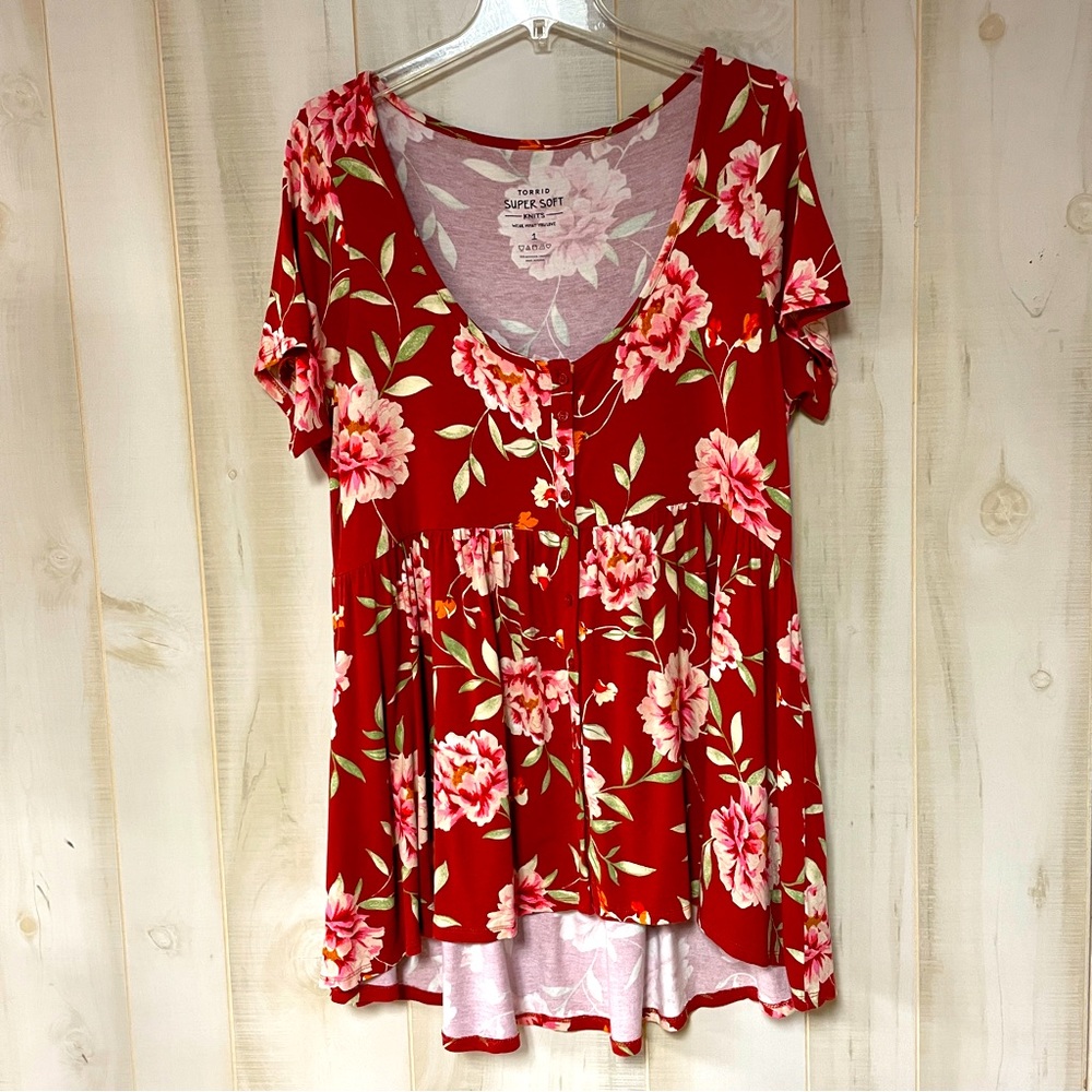 Torrid Red Green Floral Scoop Neck Button Front Hi Low Tunic Top Sz 1 Babydoll